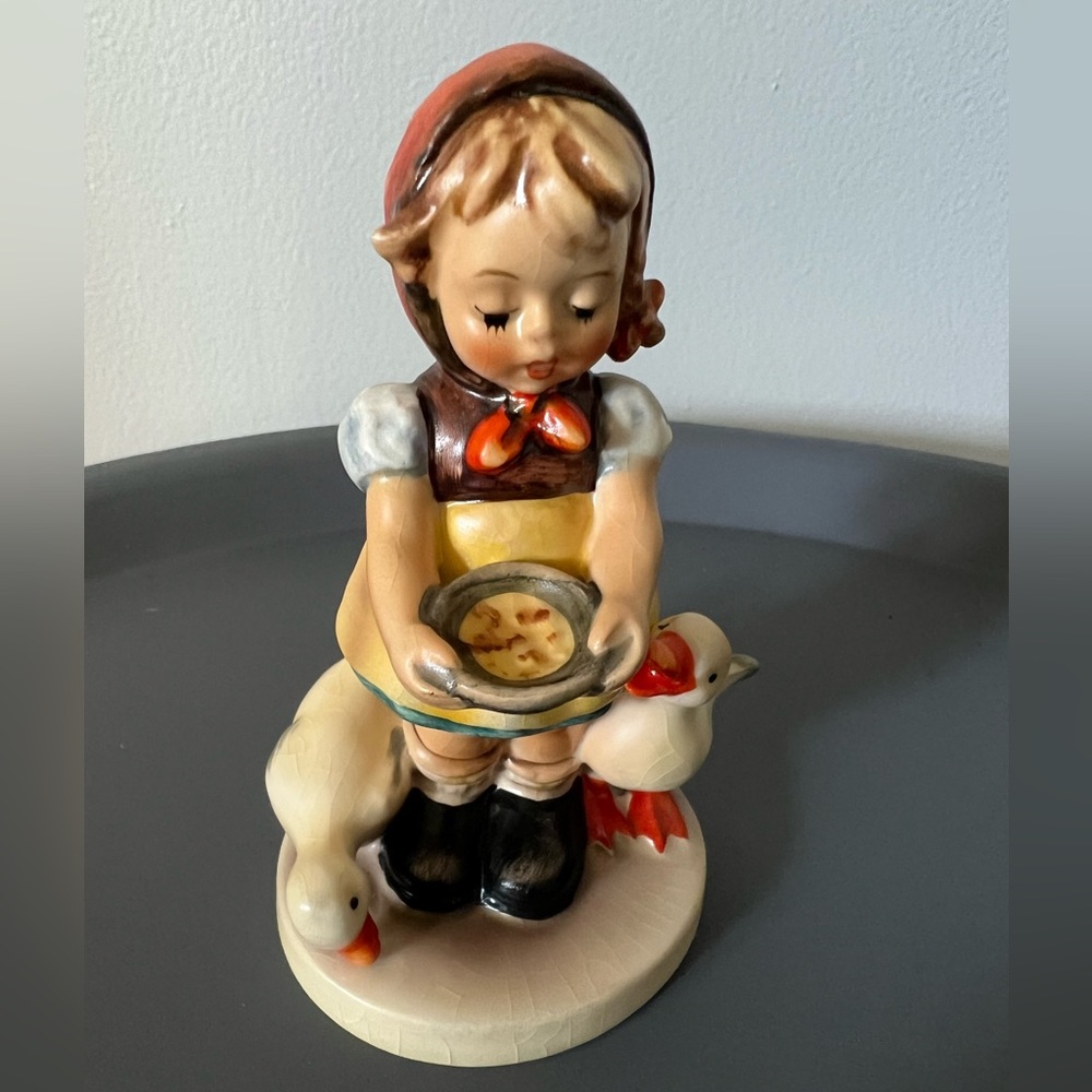 Vintage 4 1/2" HUMMEL GOEBEL FIGURINE #197 2/0 TMK6 Be Patient Girl w/ Ducks
